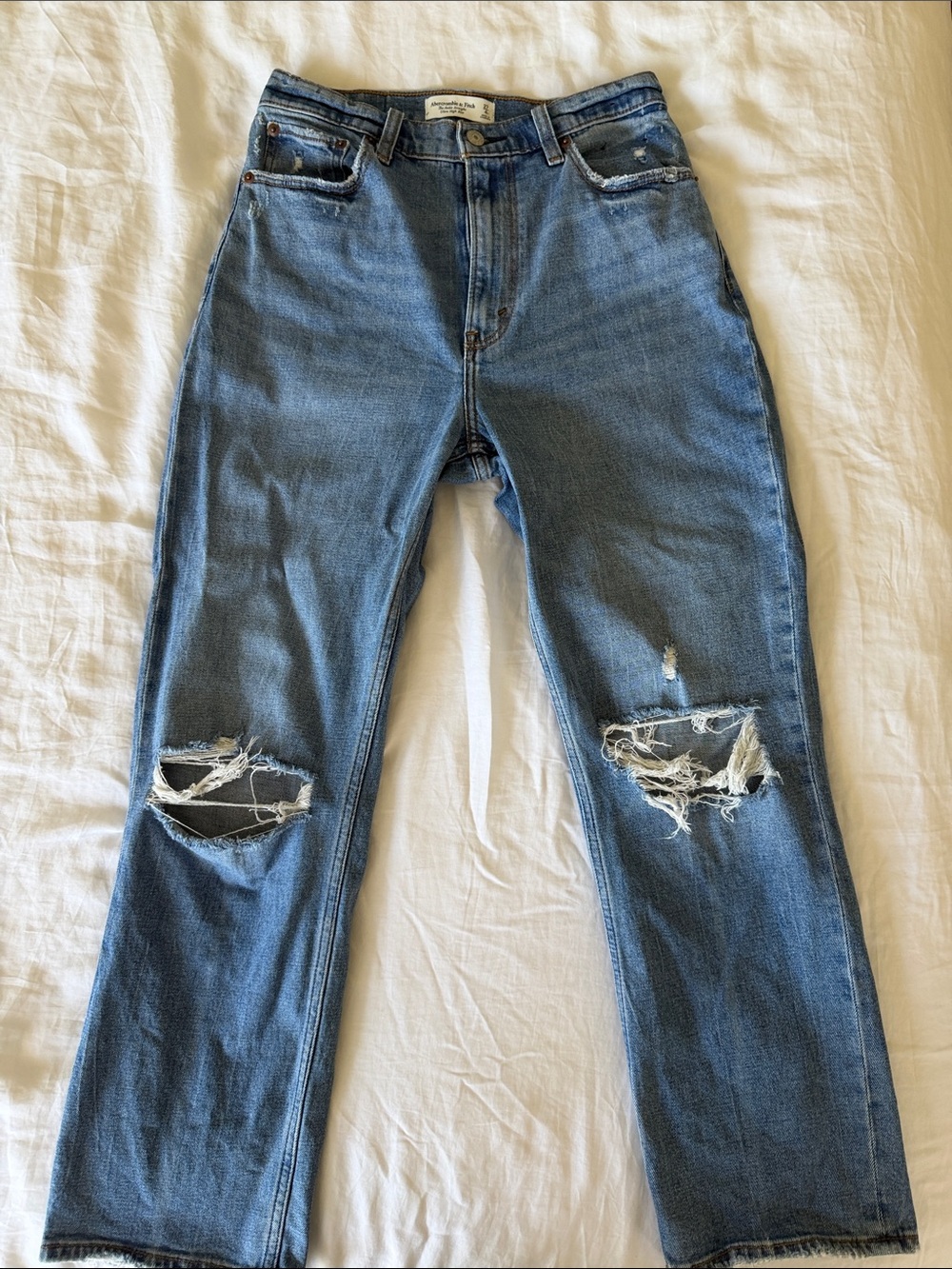 Abercrombie & Fitch Distressed Ankle Straight Ultra High Rise - Curve Love